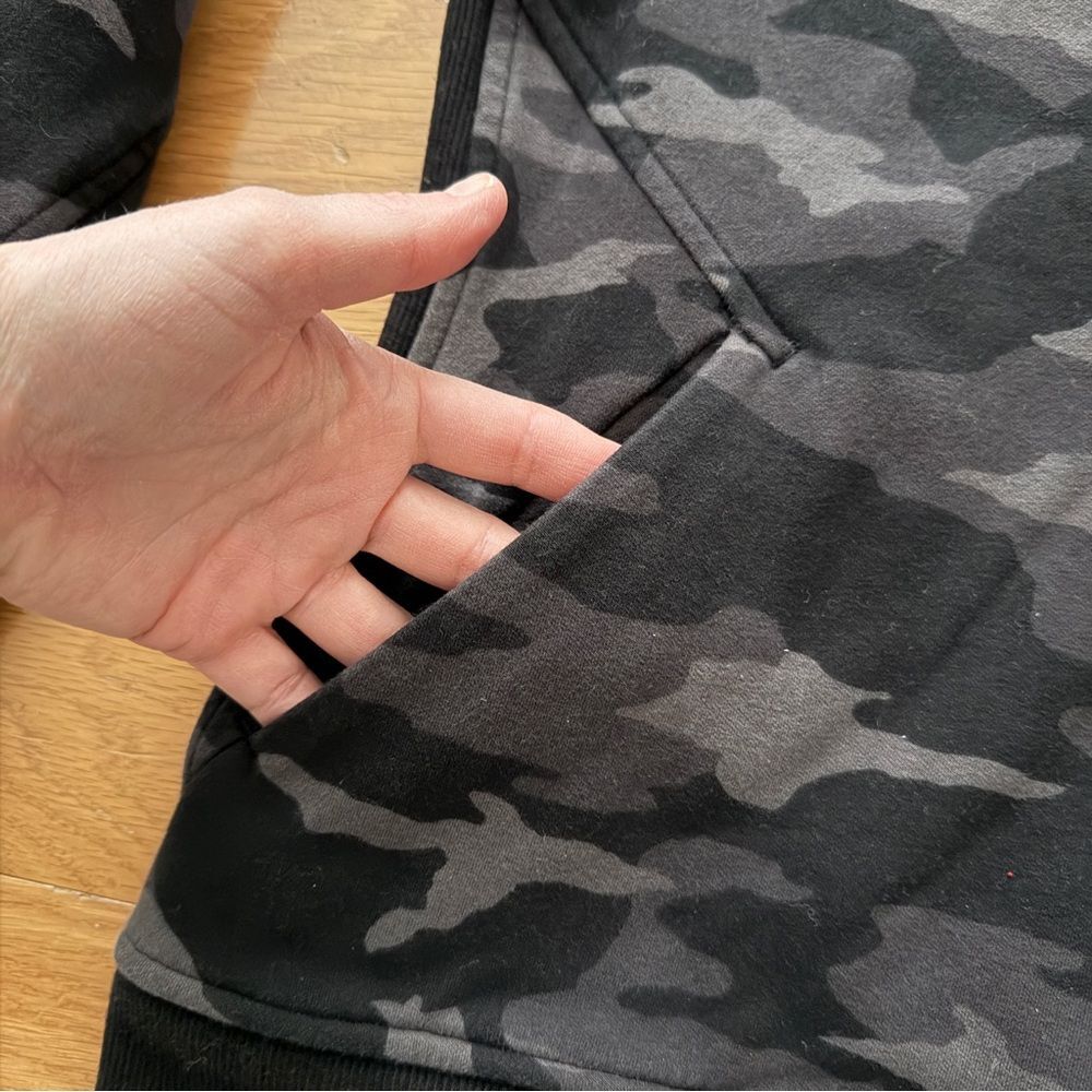 Athleta Triumph Full Zip Jacket Black Gray Camo Size M Gym Sport Sweatshirt - Picture 9 of 12
